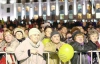 Митинг при участии Яценюка люди слушали с балконов и окон