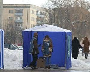 За агитацию в палатках Тимошенко платит меньше, чем Янукович (Расценки)