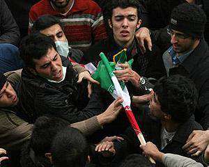 В Тегеране полиция стреляет в безоружных студентов