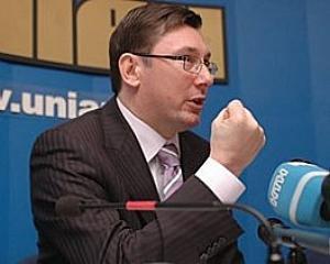 Луценко взял отпуск и начал агитацию за Тимошенко