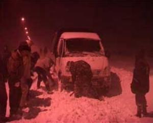 Сотни автомобилей заблокированы снегом между Херсоном и Николаевом