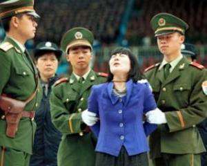 В Китае осудили к смертной казни 28-летнюю женщину-миллионера