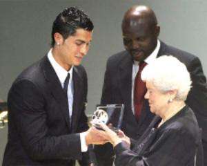 Гол Роналду признан самым красивым в 2009 году (ВИДЕО)