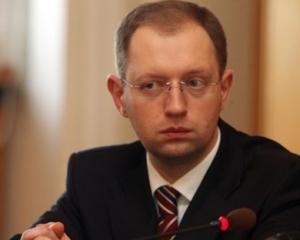 Яценюк пообіцяв поставити керувати силовиками професіоналів