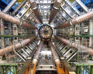 Провал Большого адронного коллайдера разрушит современную науку - физики