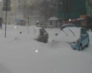 Сильный снегопад заблокировал дороги в Киеве
