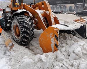 Черновецкий обещает на праздники убирать снег круглосуточно