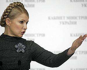 Тимошенко передала Львовщине подарки на колесах 
