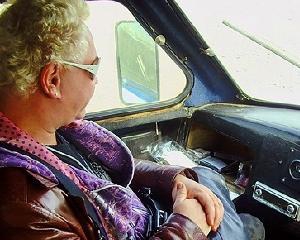 У Бориса Моисеева забрали права за езду по "встречке"