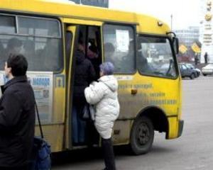 У маршрутки з 30 пасажирами на ходу відлетіло колесо