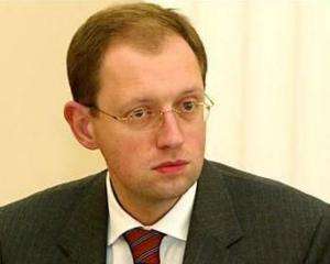 Яценюк нарахував три політичні штаби, що працюють проти нього
