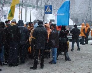 Три депутата от Партии регионов призвали в палатки ребят из Полтавы
