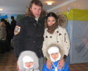 Алексей Гай голосовал вместе с младшей дочкой