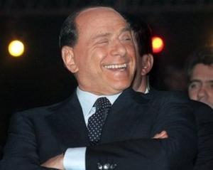 Берлусконі нарахував у себе 35 зубів