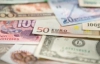 Наличный евро продолжает дешеветь, доллар дорожает
