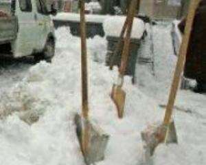 Киев наконец начали понемногу расчищать от снега