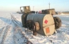 Через ожеледь у Криму перекинувся бензовоз (ФОТО)