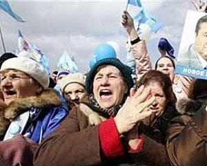 &amp;quot;Ганьба Луценку!&amp;quot; - шоу під Радою влаштували прихильники Януковича