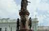 На памятнике Екатерины ІІ в Одессе написали &quot;Палачи Украины&quot;