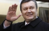 Януковича на участок пришли встречать голые девушки (ФОТО)