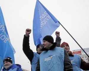 Сторонники Януковича активно подтягиваются к ЦИК