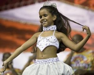 Избрание королевой карнавала в Бразилии 7-летней девочки вызвало скандал