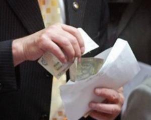 Кілька дрібних чиновників завдали Україні збитків на 50 млн грн