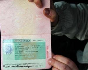 Украинцам снова выдают загранпаспорта 