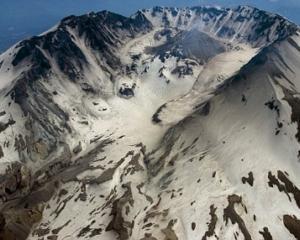 Альпинист упал в кратер действующего вулкана и выжил