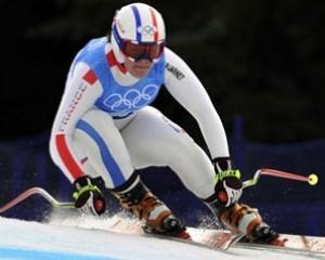 Французская горнолыжница упала на третьей секунде заезда (ВИДЕО)