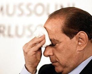 Берлусконі заявив, що його хочуть убити і заспівав перед сенаторами