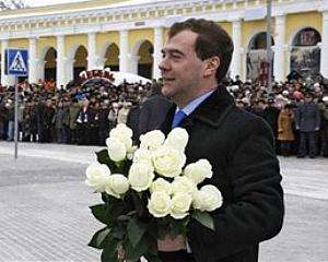 Медведев не знает, приедет ли поздравлять Януковича. Ожидает решение ВАСУ