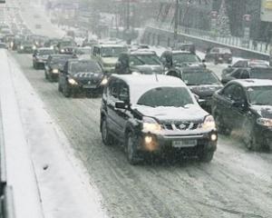 Столичных водителей просят сидеть дома