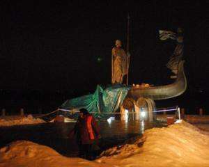 У Черновецкого объяснили, почему упал памятник основателям Киева