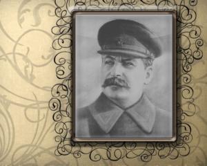 В завешенной портретами Сталина зале раздавались антиукраинские лозунги