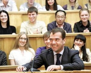 Медведев подарил всю свою зарплату университету