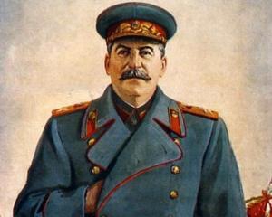 На день Перемоги Москву обвішають портретами Сталіна