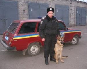 Люди Луценко с собаками охраняют &quot;Укрспецэкспорт&quot;