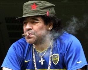 Марадона потренировал Аргентину с толстенный сигарой во рту