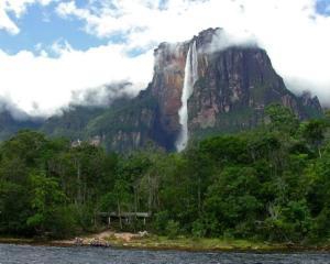 В Венесуэле высох самый высокий в мире водопад