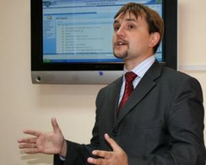 Янукович звільнив з СБУ голову архіву, який писав про ОУН-УПА