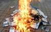 В Симферополе сожгли учебники по истории Украины (ФОТО)