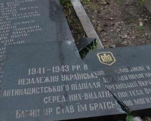 У Бабиному Яру намагалися зрубати меморіальний хрест 