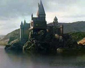 Школу волшебства Гарри Поттера уничтожил огонь