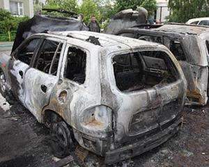 В Києві підпалили кілька автівок (ВІДЕО)