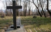 Коммунальщики надругались над могилами на самом старом кладбище Ровного (ФОТО)