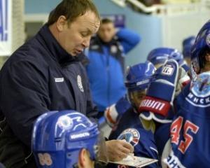 Захаров будет штрафовать хоккеистов за чтение газеты