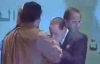 Берлускони поцеловал Каддафи (ВИДЕО)