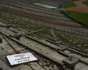 Євро-2012. На стадіоні у Варшаві забетоновано основу поля і продовжується монтаж трибун