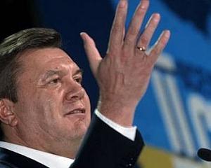 Янукович взял в Казахстан 5 министров и Левочкина